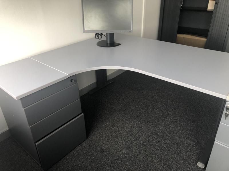 Bureau 160 d'angle G - Plateau Bois Et Pied Métallique - Blois Gris Et Métal Gris