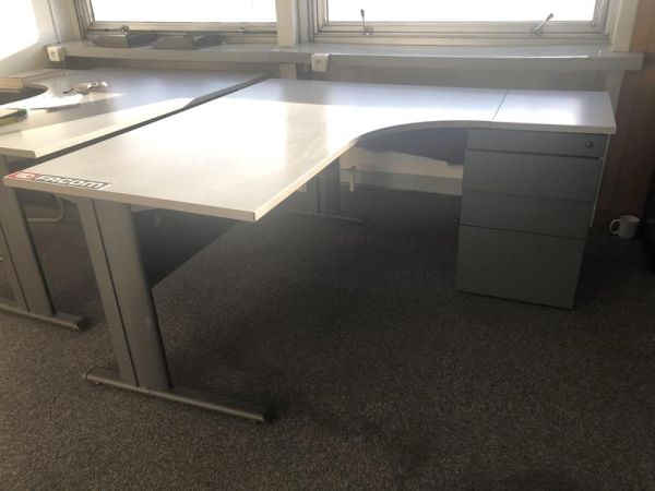 Bureau 160 d'angle D - Plateau Bois Et Pied Métallique - Blois Gris Et Métal Gris