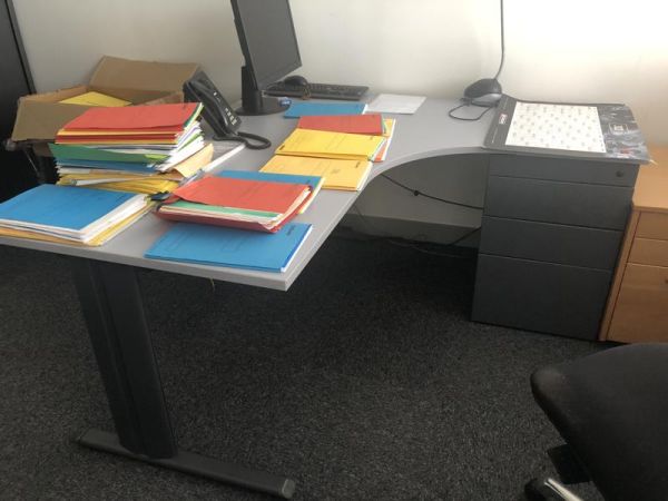 Bureau 180 D’angle D - Plateau Bois Et Pied Métallique - Blois Gris Et Métal Gris