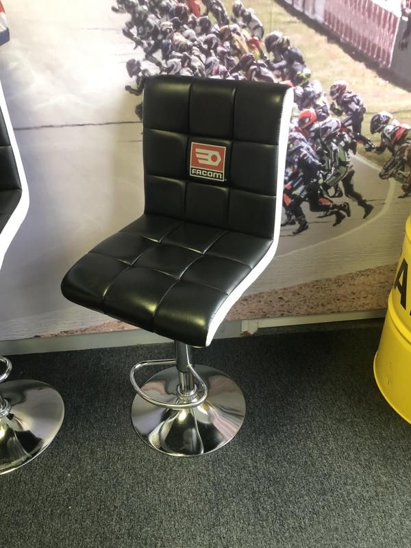 Chaise de stand - Cuir Et Métal - Noir et blanc