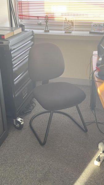 Chaise visiteur - Tissu Et Métal - Noir