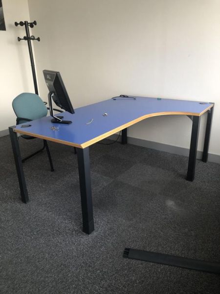 Bureau 180 D’angle D - Plateau Bois Et Pied Métallique - Blois bleu Et Métal Noir