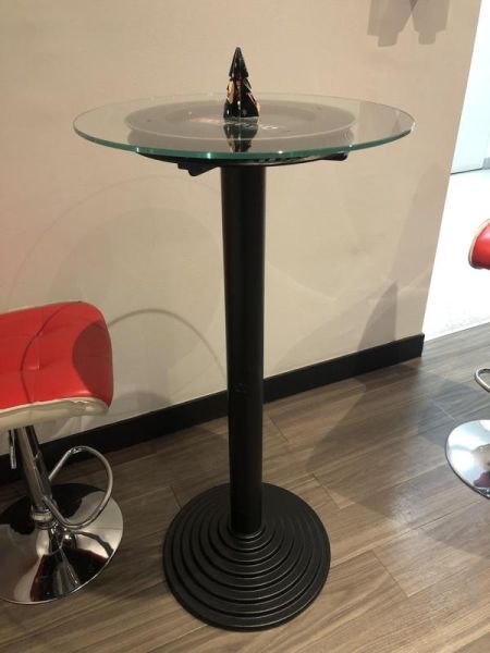 Mange debout - Métal Et Verre - Noir