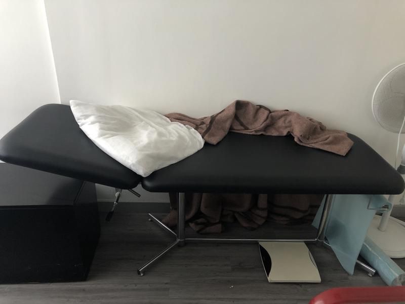 Lit médical  - Cuir et métal - Noir