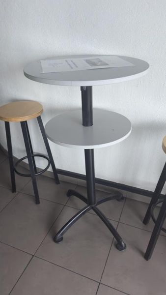 Mange debout - Bois Et Métal - Noir Et Gris