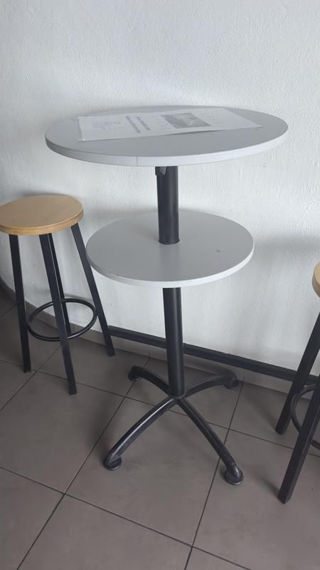 Mange debout - Bois Et Métal - Noir Et Gris