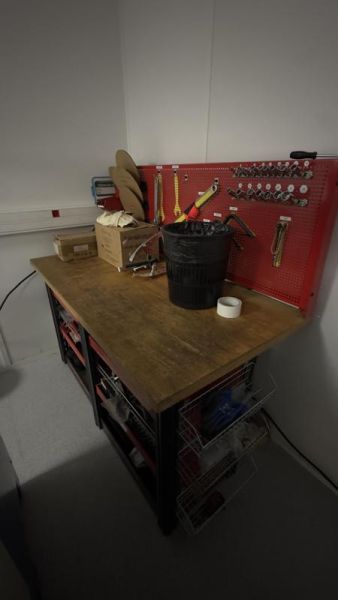 Etabli - Bois Et Metal - Rouge Et Noir