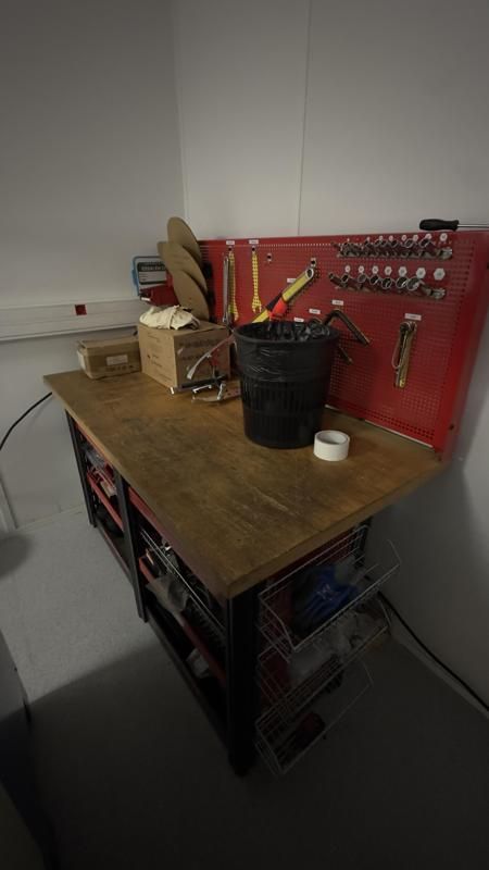 Etabli - Bois Et Metal - Rouge Et Noir